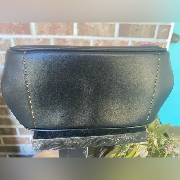 Coach Tea Rose Appliqué Kisslock Crossbody HTF - Picture 9 of 12